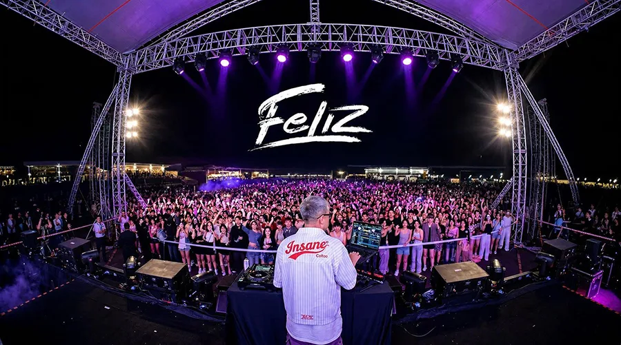 DJ Feliz khuấy động sân khấu